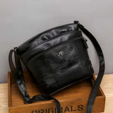 Nollaig — Elegant Multi-Pocket Crossbody Bag