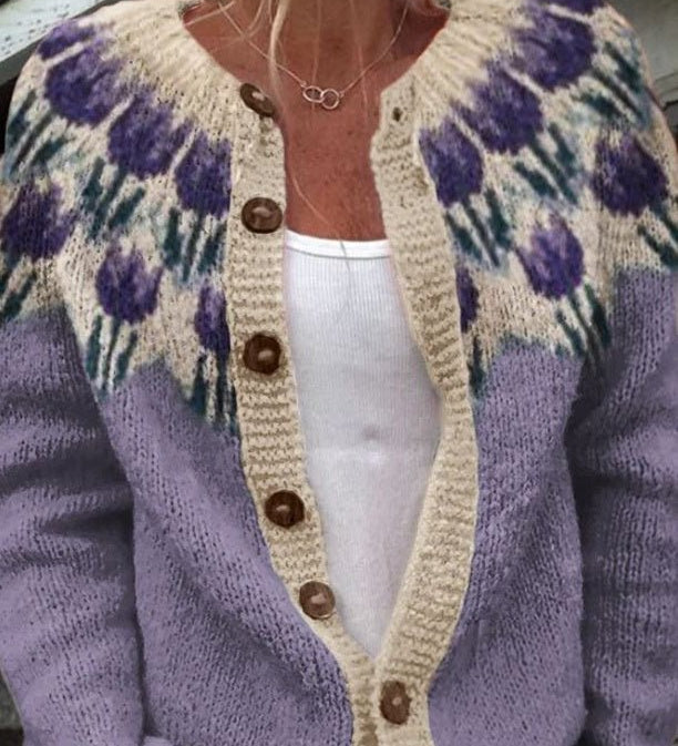 Jennifer — Knitted cardigan with floral pattern on the yoke