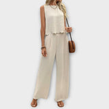 Donna — Vest with Petals and Trousers